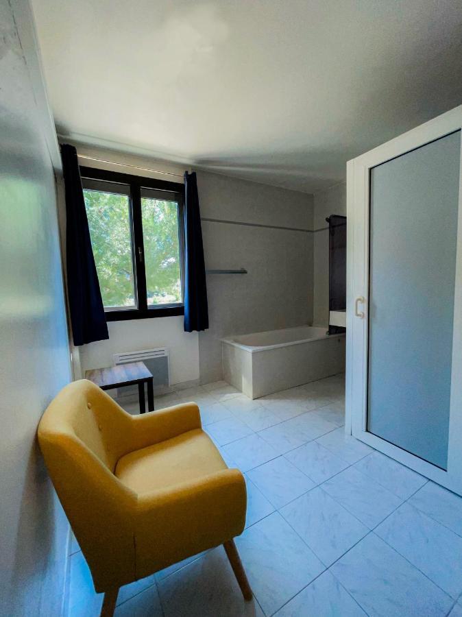 Logis Hotel & Restaurant L'Etape Bouc Bel Air - Gardanne Exterior photo